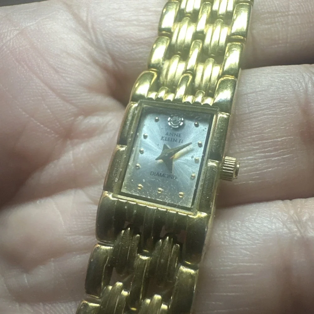 Working VTG Anne Klein Ladies Watch Fit 7in Gold Tone Quartz new battery 14mm